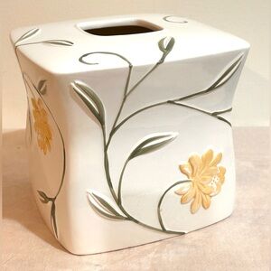 Croscill Penelope Earthenware Tissue Box Cover White, Goldenrod And Green